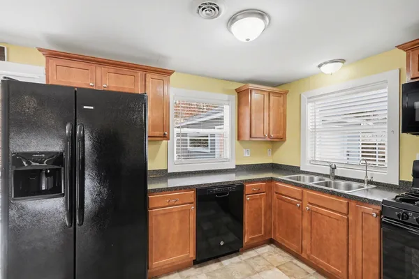 $250,000 | 10990 Summit Avenue Northeast, Rockford, MI 49341