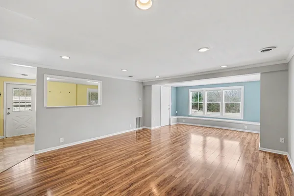 $250,000 | 10990 Summit Avenue Northeast, Rockford, MI 49341