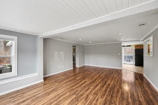 $250,000 | 10990 Summit Avenue Northeast, Rockford, MI 49341