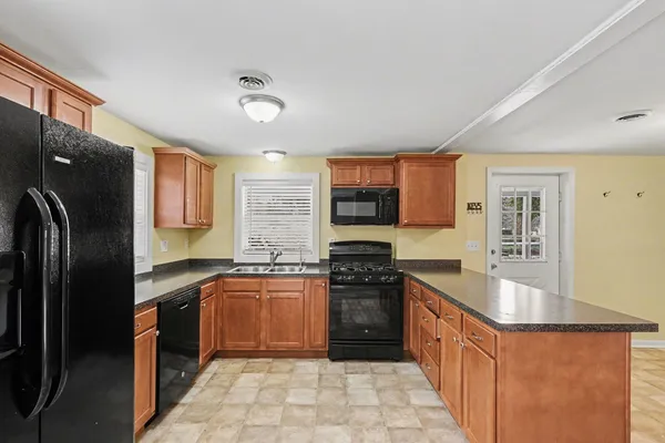 $250,000 | 10990 Summit Avenue Northeast, Rockford, MI 49341