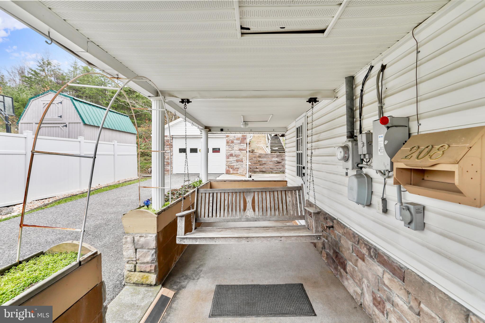 208 Fulton Street Hancock, MD 21750 - Photo 3 of 33 a view of an entryway with sitting area