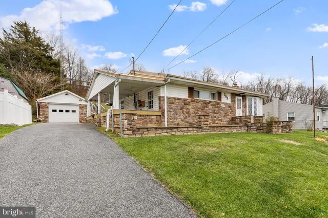 a front view of house with yard