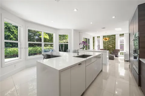$3,900,000 | 5700 Southwest 86th Street, South Miami, FL 33143