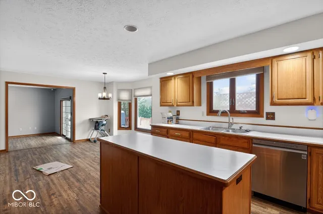 $325,000 | 902 St Andrews Drive, Avon, IN 46123