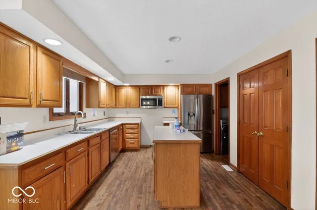 $325,000 | 902 St Andrews Drive, Avon, IN 46123