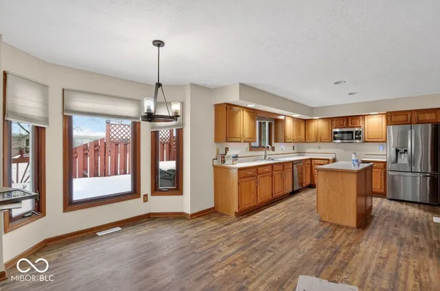 $325,000 | 902 St Andrews Drive, Avon, IN 46123