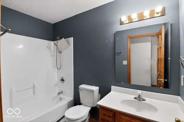 $325,000 | 902 St Andrews Drive, Avon, IN 46123