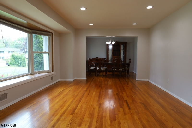 70 Knoll Road Parsippany, NJ 07054 - Photo 5 of 10