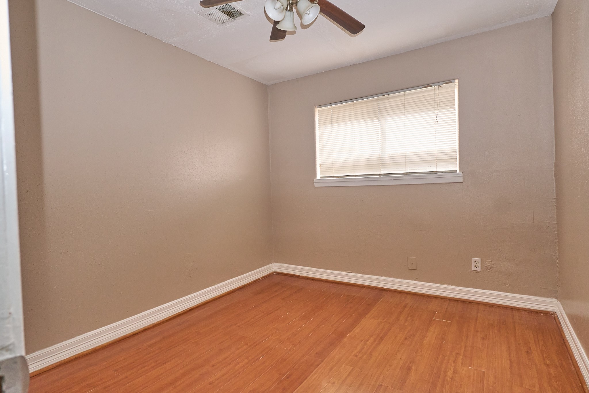 15829 Ridgeroe Lane Houston, TX 77053 - Photo 10 of 16 an empty room with a window and a fan