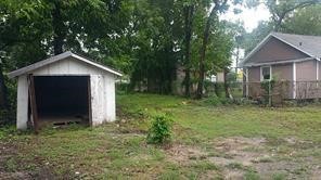 408 Robert Lee Road Houston, TX 77009 - Photo 6 of 13 a front view of a house with garden