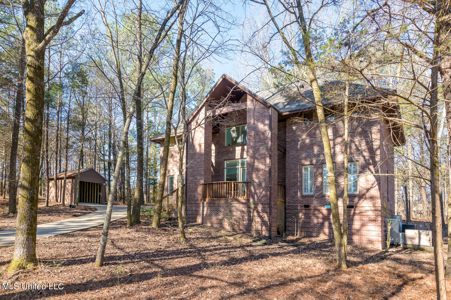2785 Ridge Cove Hernando, MS 38632 - Photo 4 of 32 225426_4-snapsold-screen-2786-ridge