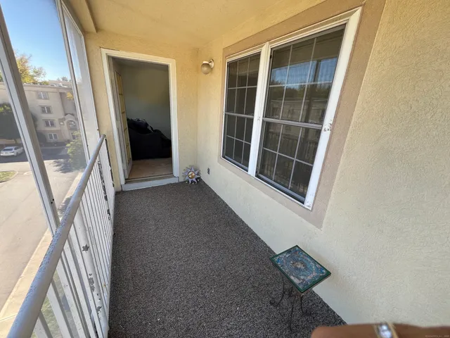 a view of an entryway with livingroom