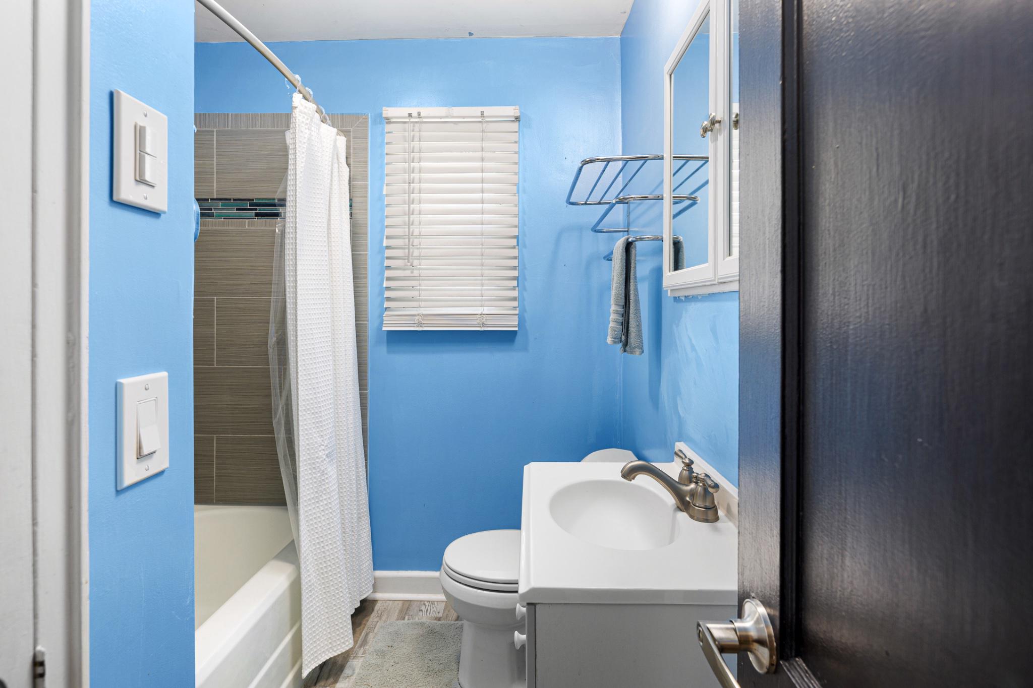 4 Virginia Avenue Palmyra, NJ 08065 - Photo 14 of 28 Updated bathroom with tub shower and tile