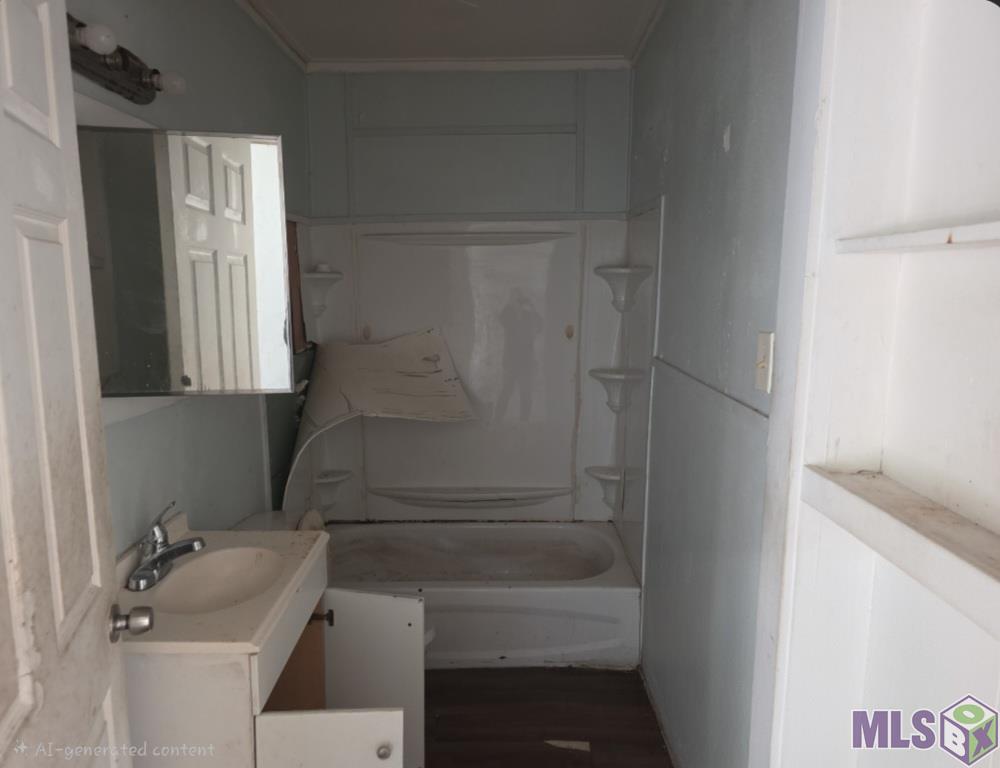 1806 Plank Road, Unit 1806/1808 Baton Rouge, LA 70802 - Photo 11 of 18 1806 Bathroom