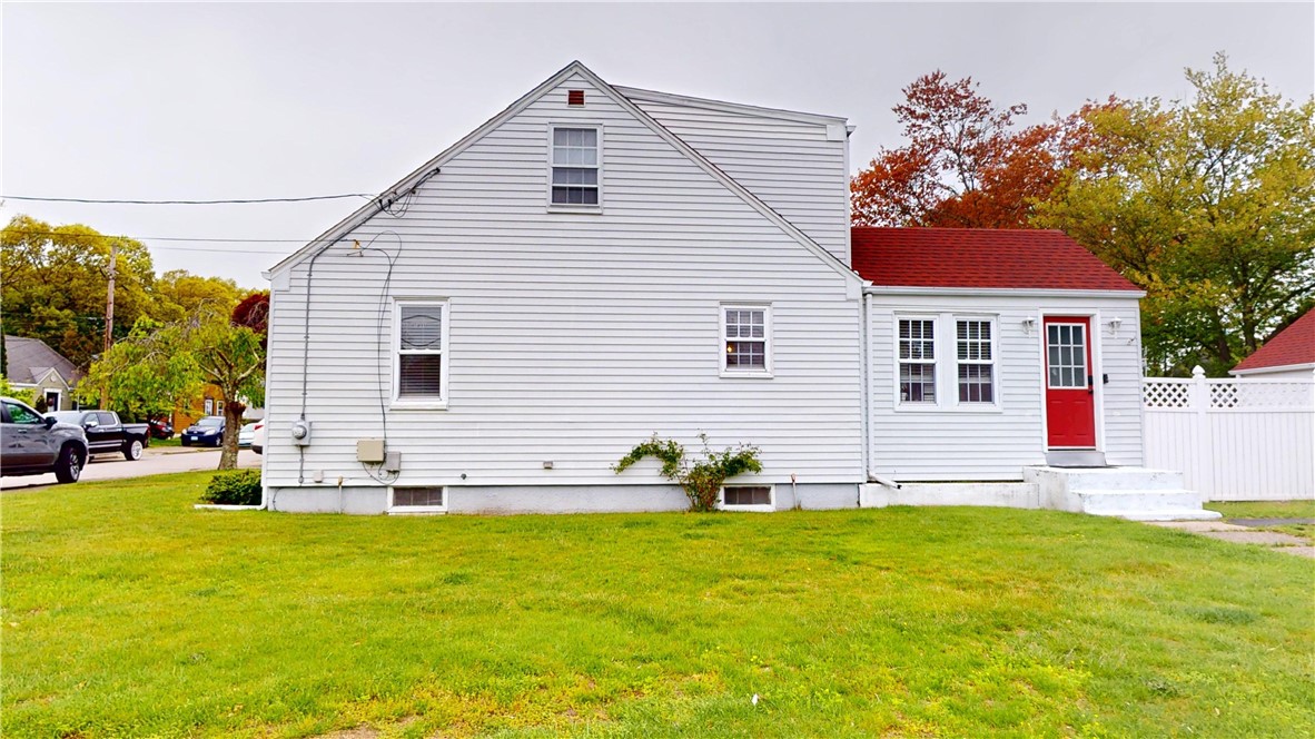 24 Annette Avenue Pawtucket, RI 02861 - Photo 4 of 47