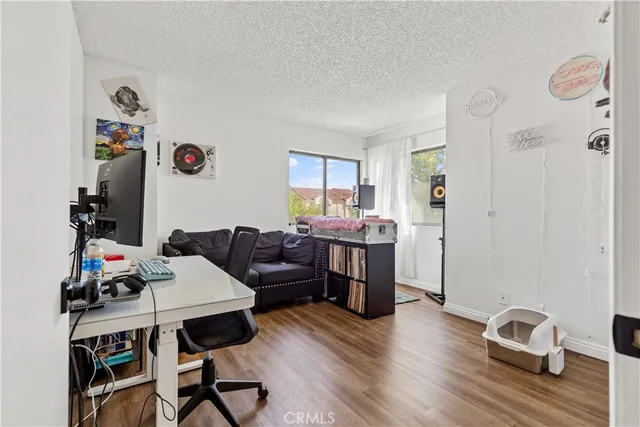 a view of entryway with a flower garden