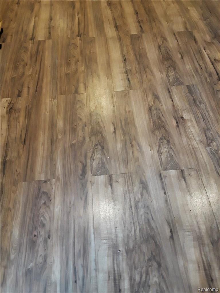5407 North Genesee Road Flint, MI 48506 - Photo 7 of 13 Floors.jpg