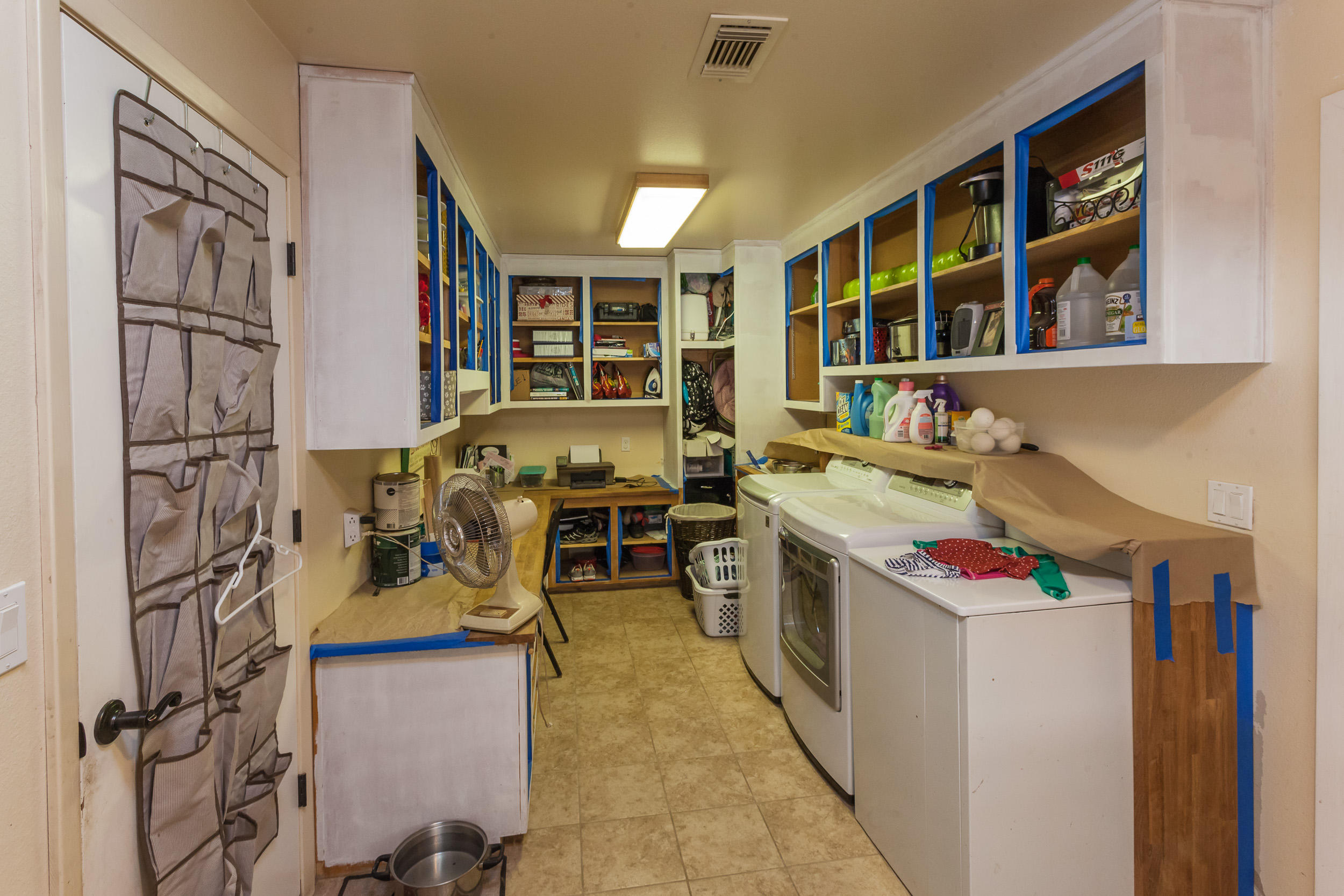 8680 Valley View Road Redding, CA 96001 - Photo 12 of 33 a utility room with multiple dryer and washer