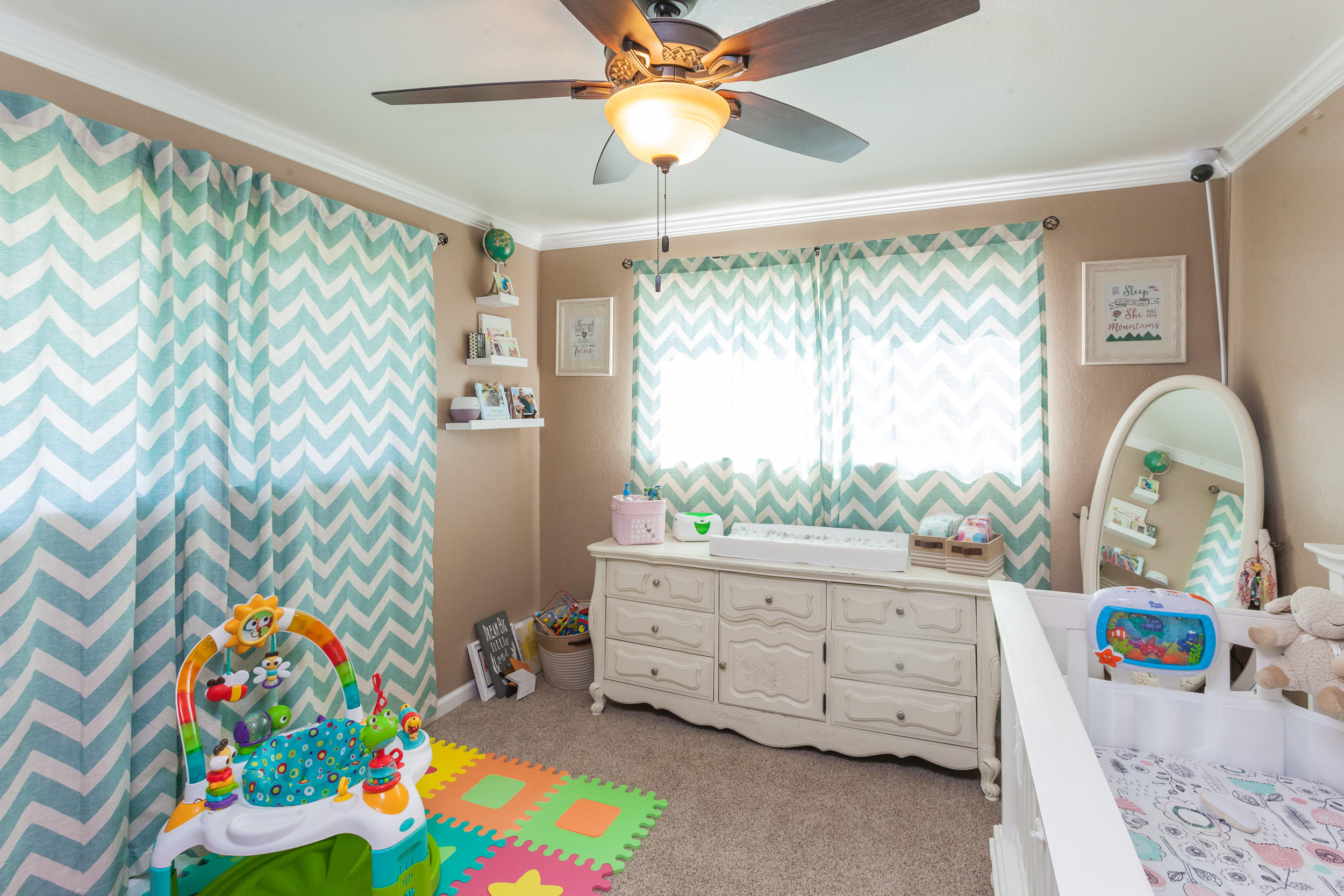 8680 Valley View Road Redding, CA 96001 - Photo 20 of 33 a bedroom with a bed and a window