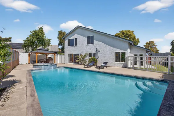 $1,049,000 | 1297 Halifax Court, Ventura, CA 93004