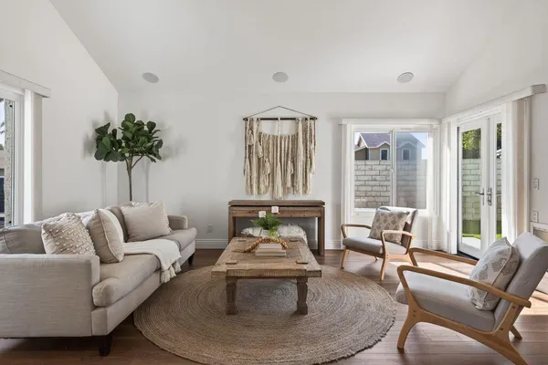 $1,049,000 | 1297 Halifax Court, Ventura, CA 93004