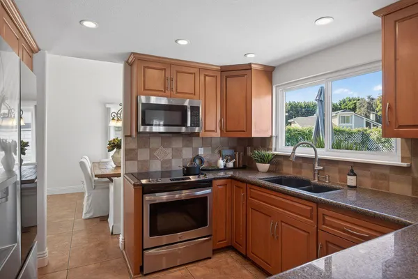 $1,049,000 | 1297 Halifax Court, Ventura, CA 93004