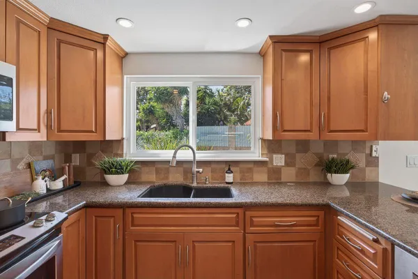 $1,049,000 | 1297 Halifax Court, Ventura, CA 93004