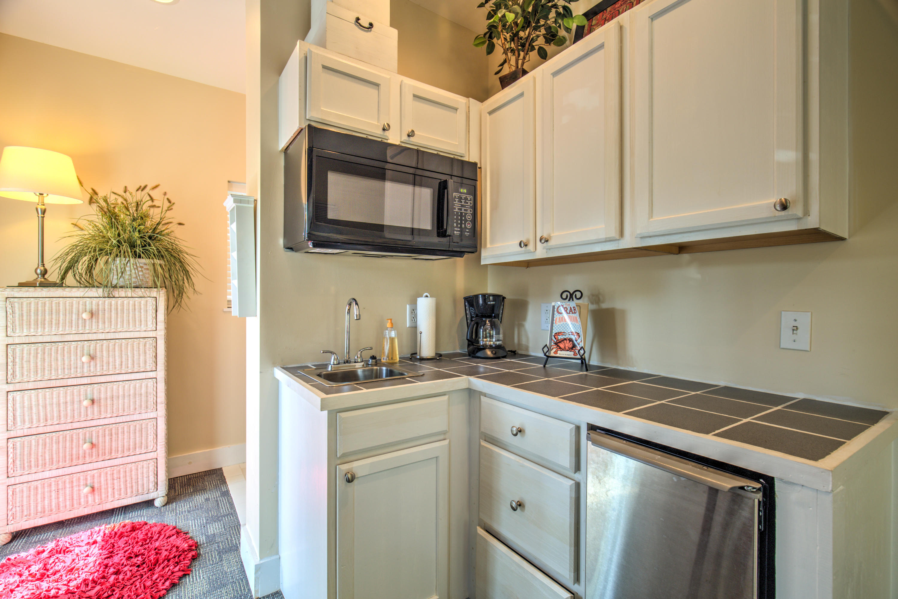 118 Poinsetta Drive Key Largo, FL 33037 - Photo 37 of 50 Guest Cottage Kitchenette 18 Poinsetta