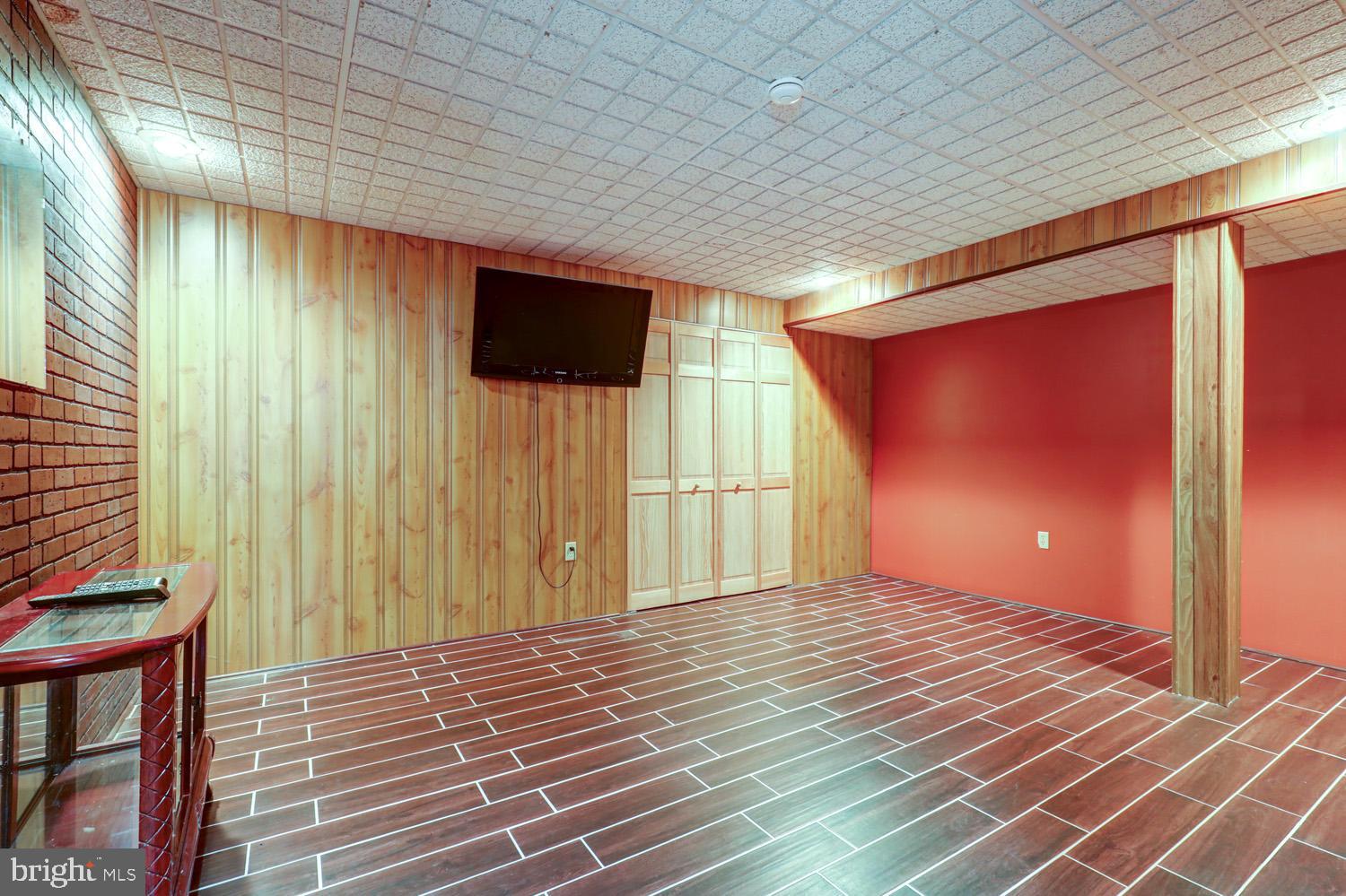 912 Perry Road Lititz, PA 17543 - Photo 37 of 50 a view of a livingroom with wooden floor