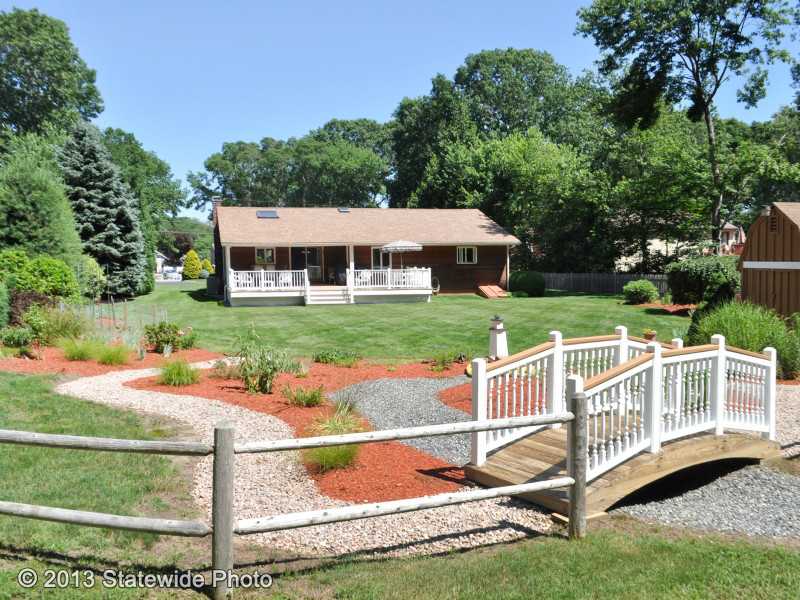 926 Middlebridge Road South Kingstown, RI 02879 - Photo 11 of 25 Yard/Garden.