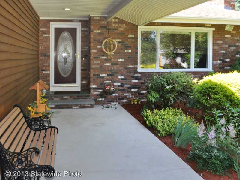 926 Middlebridge Road South Kingstown, RI 02879 - Photo 13 of 25 Entry.