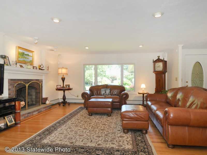 926 Middlebridge Road South Kingstown, RI 02879 - Photo 2 of 25 Living Room.