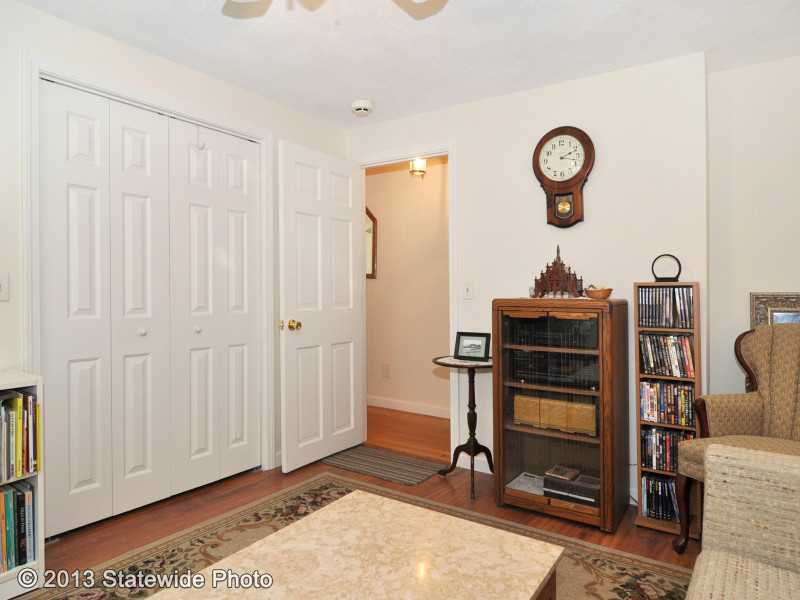 926 Middlebridge Road South Kingstown, RI 02879 - Photo 21 of 25 Den/Family/Great Room.