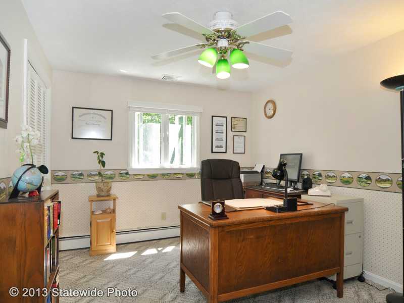 926 Middlebridge Road South Kingstown, RI 02879 - Photo 24 of 25 Studio/Study/Office.