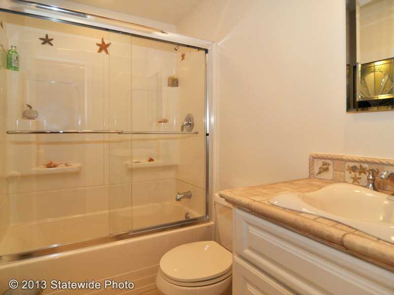 926 Middlebridge Road South Kingstown, RI 02879 - Photo 25 of 25 Bathroom.
