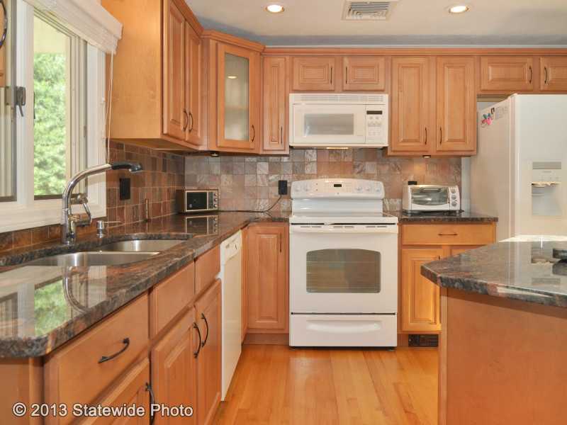 926 Middlebridge Road South Kingstown, RI 02879 - Photo 5 of 25 Kitchen.