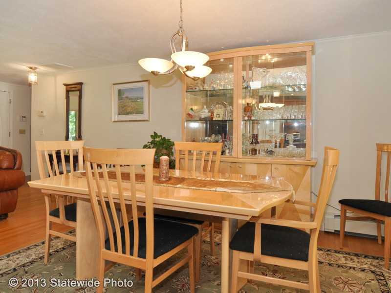 926 Middlebridge Road South Kingstown, RI 02879 - Photo 7 of 25 Dining Room.
