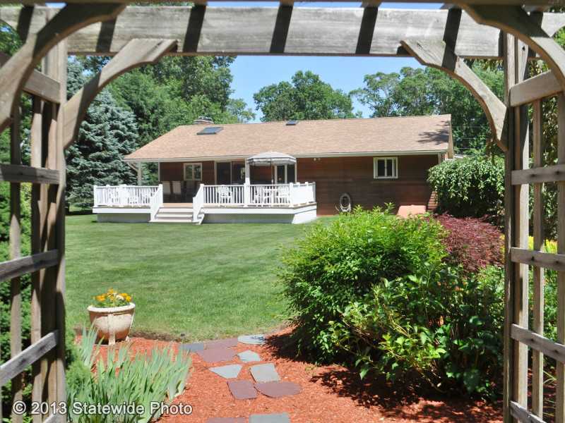 926 Middlebridge Road South Kingstown, RI 02879 - Photo 10 of 25 Exterior Back.