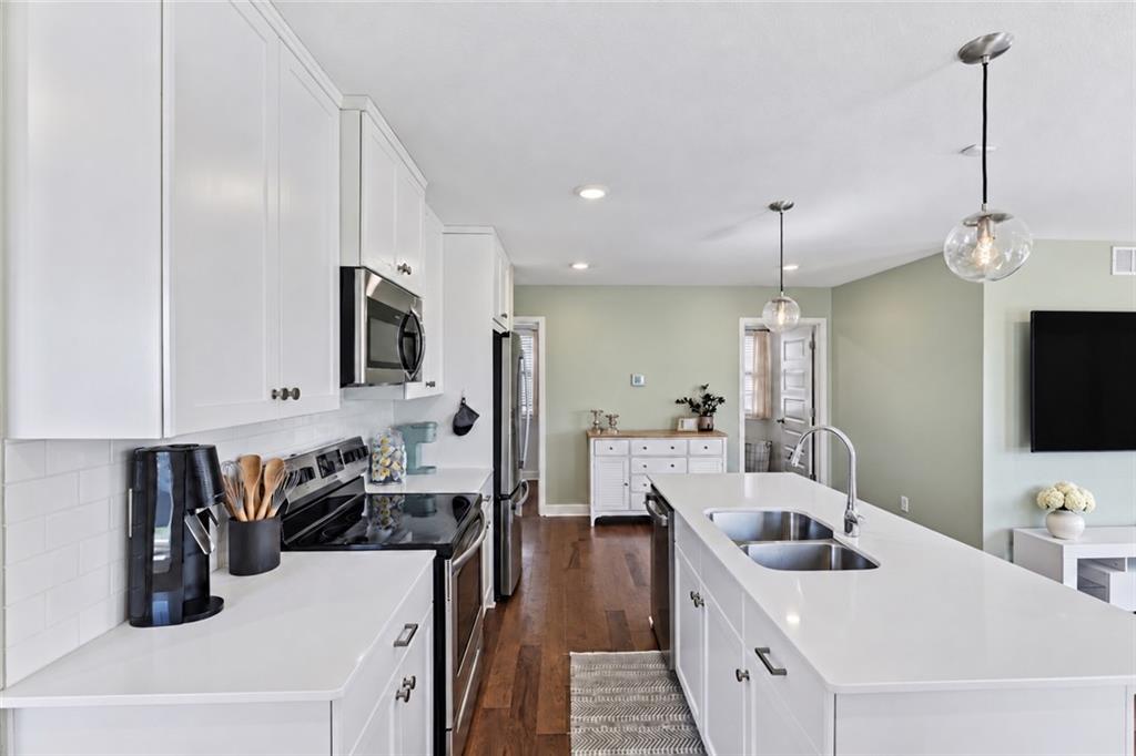 8828 Southwest 9th Street Lee's Summit, MO 64081 - Photo 6 of 29 Gallery Image 6