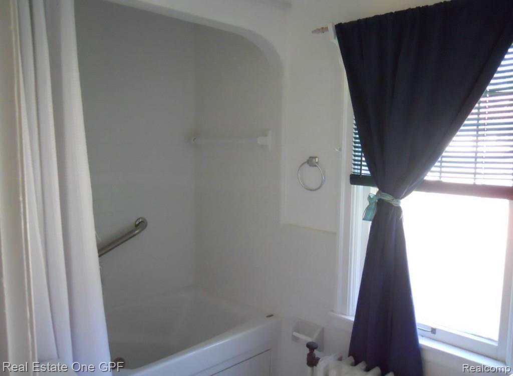 1027 Bedford Road Grosse Pointe, MI 48230 - Photo 25 of 31 25 DSCN2012.jpg