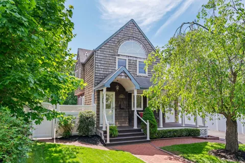 $995,000 | 53 Irwin Place, Huntington, NY 11743