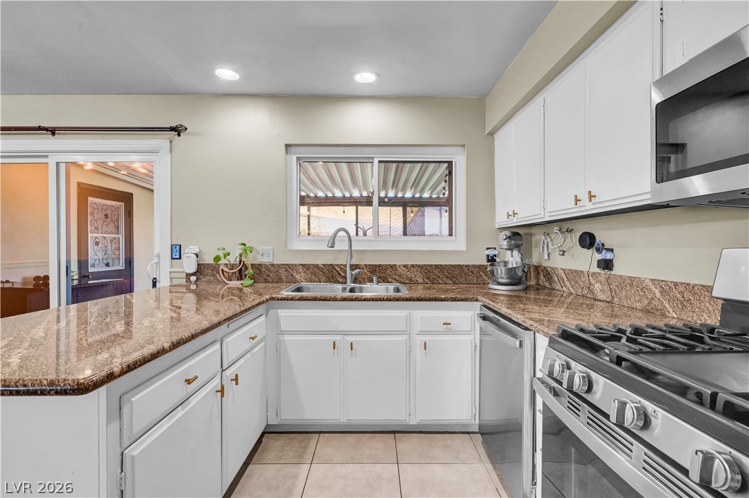 1102 Arapaho Way Boulder City, NV 89005 - Photo 14 of 50