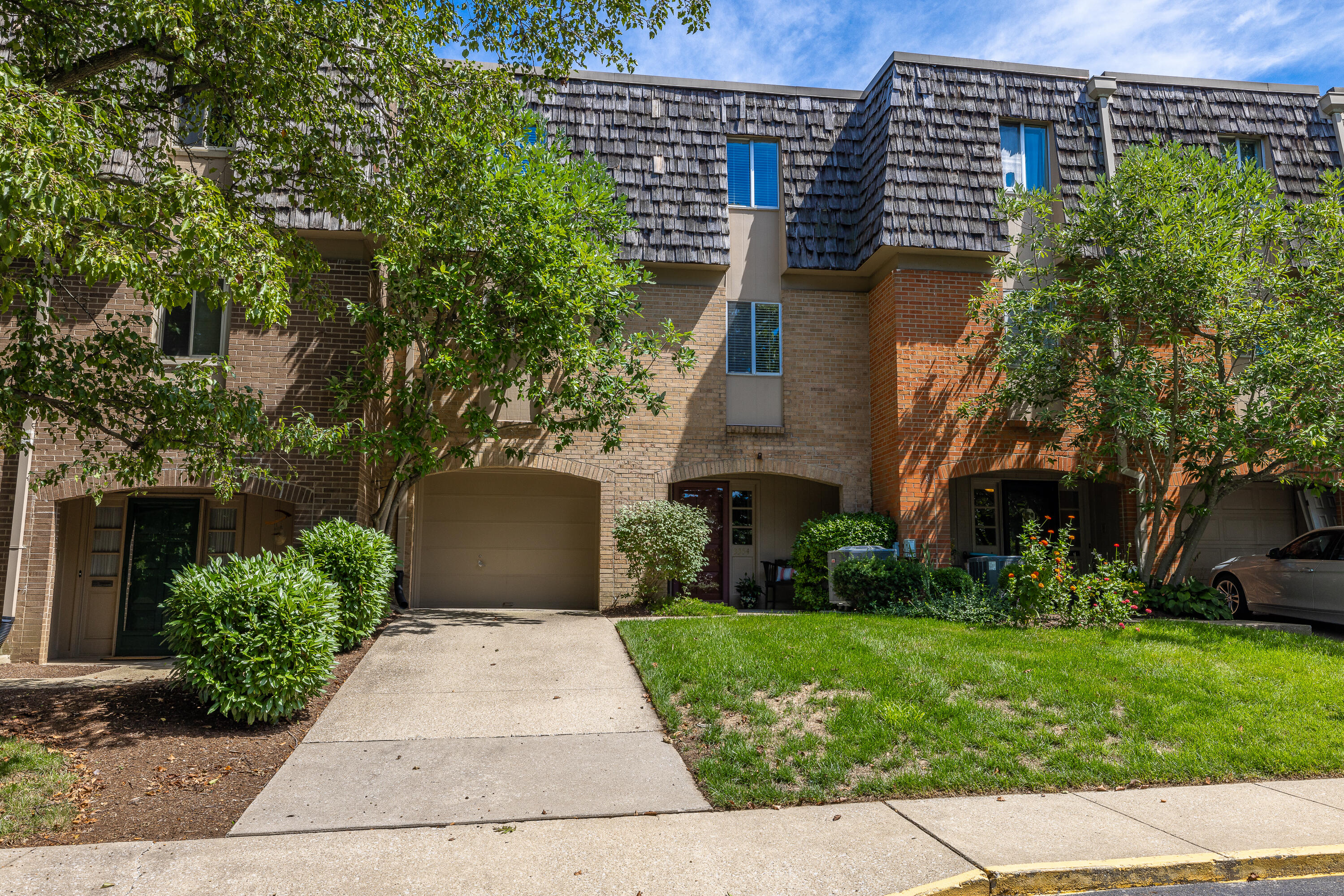 3354 Montavesta Road Lexington, KY 40502 - Photo 2 of 49 1-2