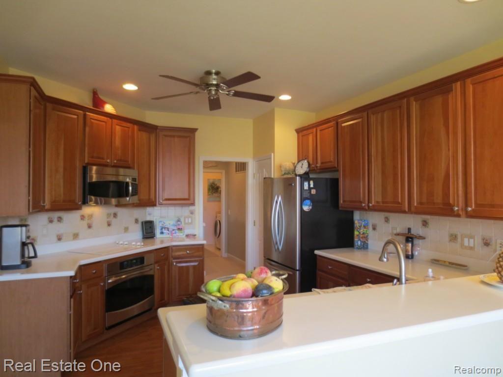 5208 Belmonte Drive, Unit 19 Rochester, MI 48306 - Photo 5 of 34 IMG_6318.jpg