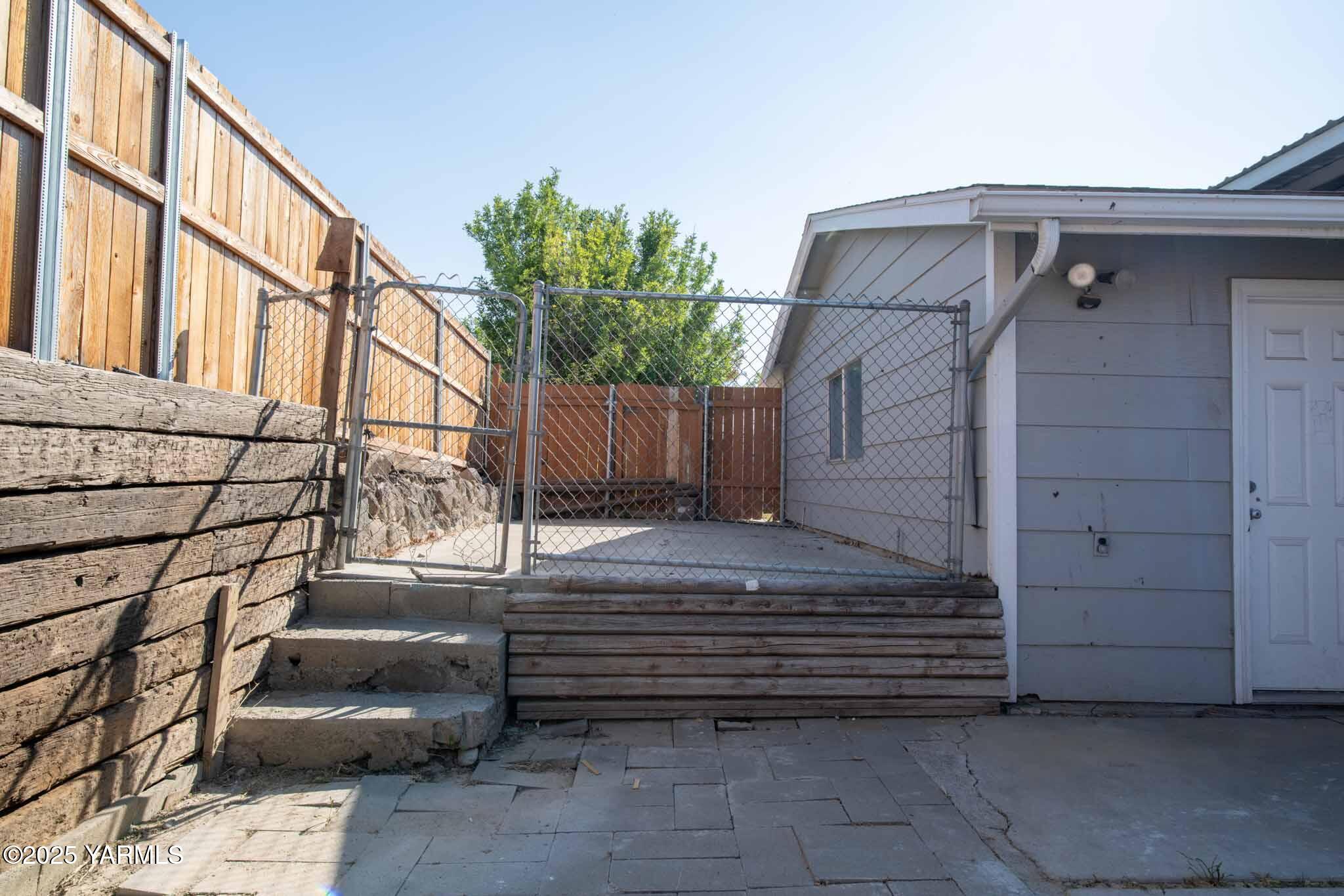 4711 Carol Avenue Yakima, WA 98908 - Photo 27 of 28 a view of a house with a yard
