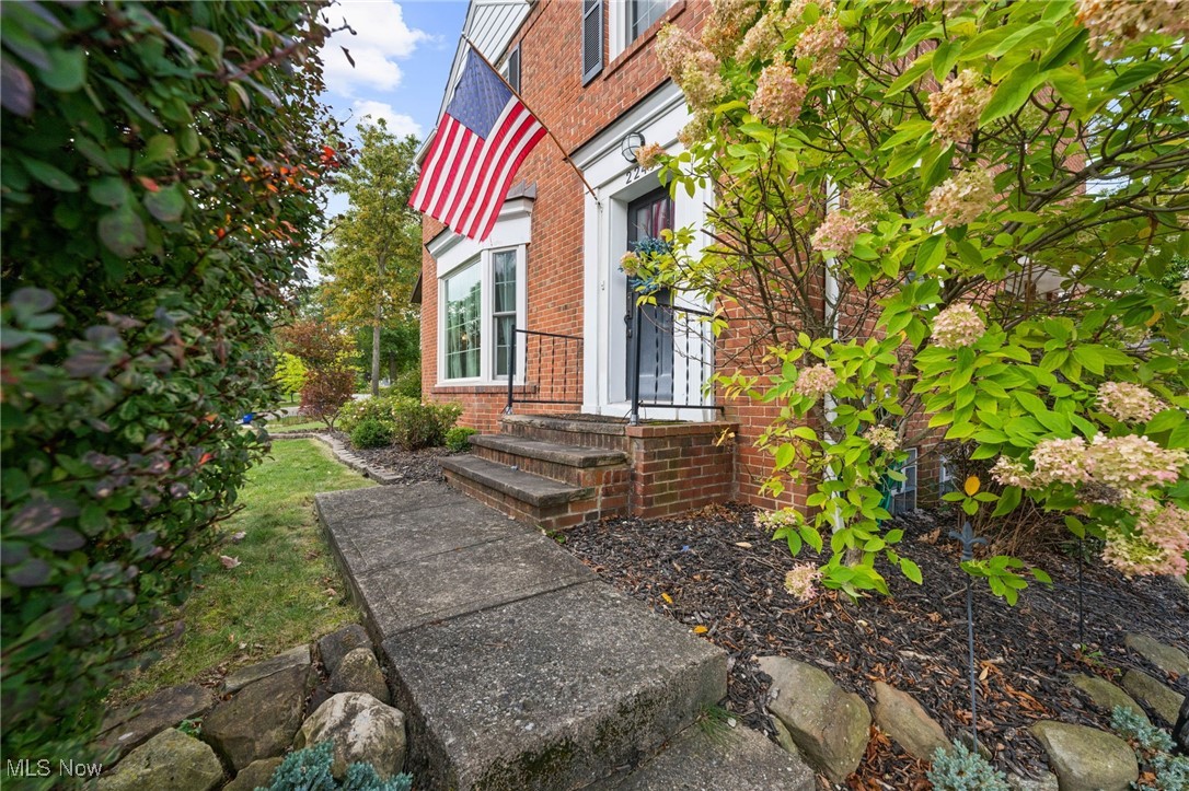 2244 Edgerton Road Cleveland, OH 44118 - Photo 5 of 38 Gallery Image 5