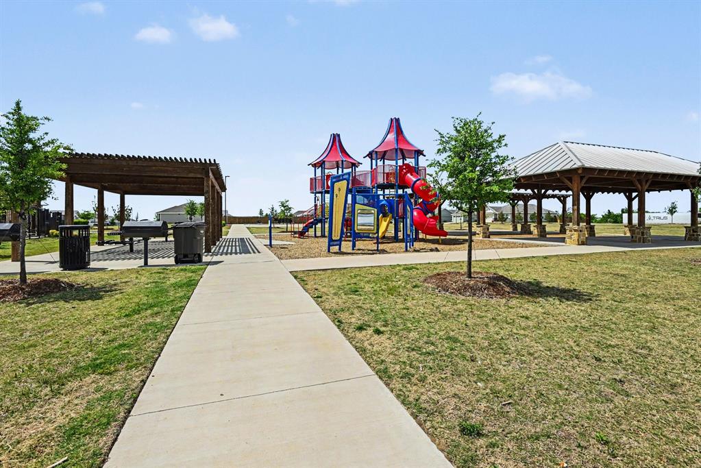 10004 Thornapple Road Fort Worth, TX 76179 - Photo 38 of 39 a view of outdoor space with garden