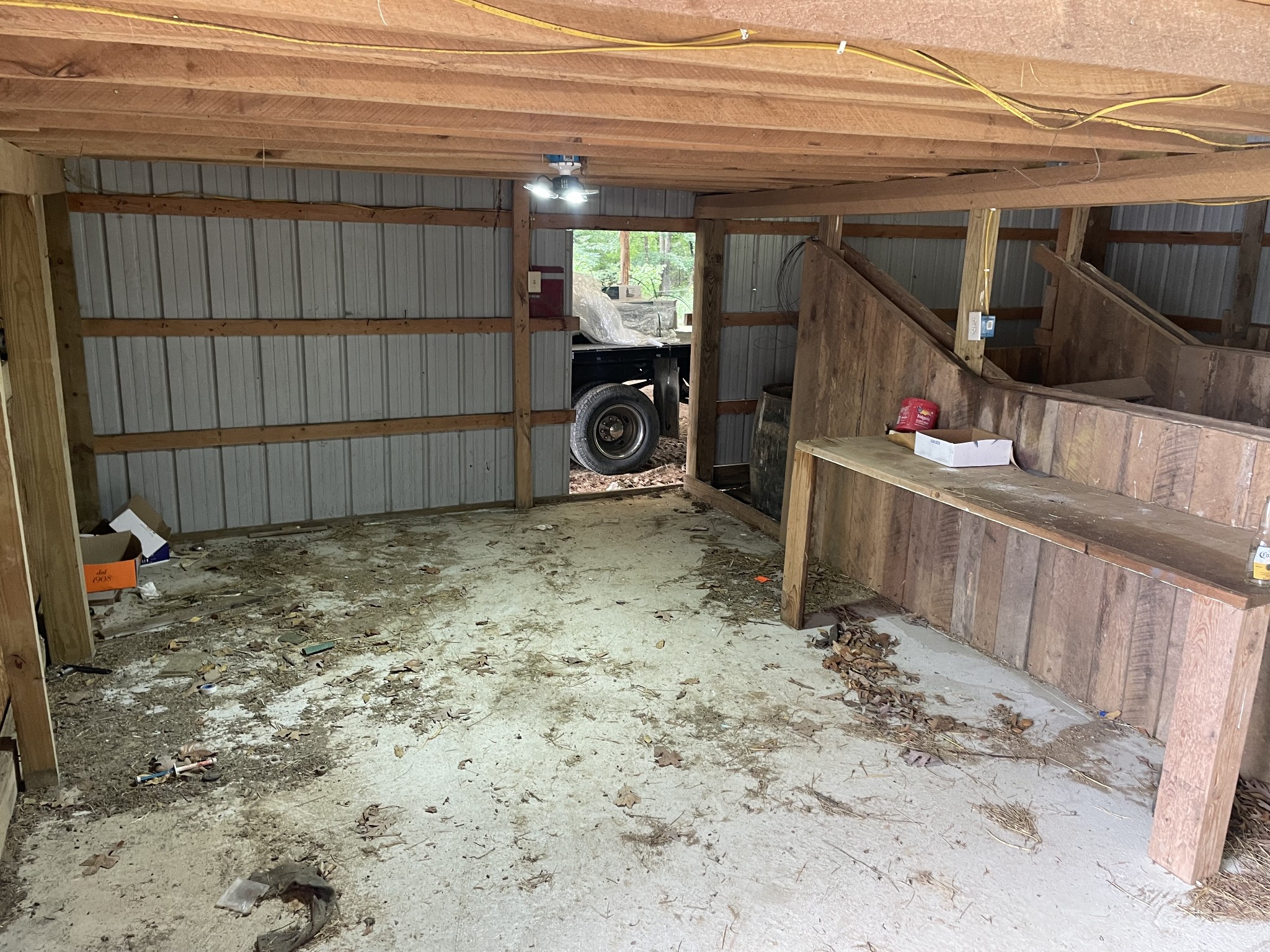 379 Dady Road McEwen, TN 37101 - Photo 18 of 34 a view of a garage