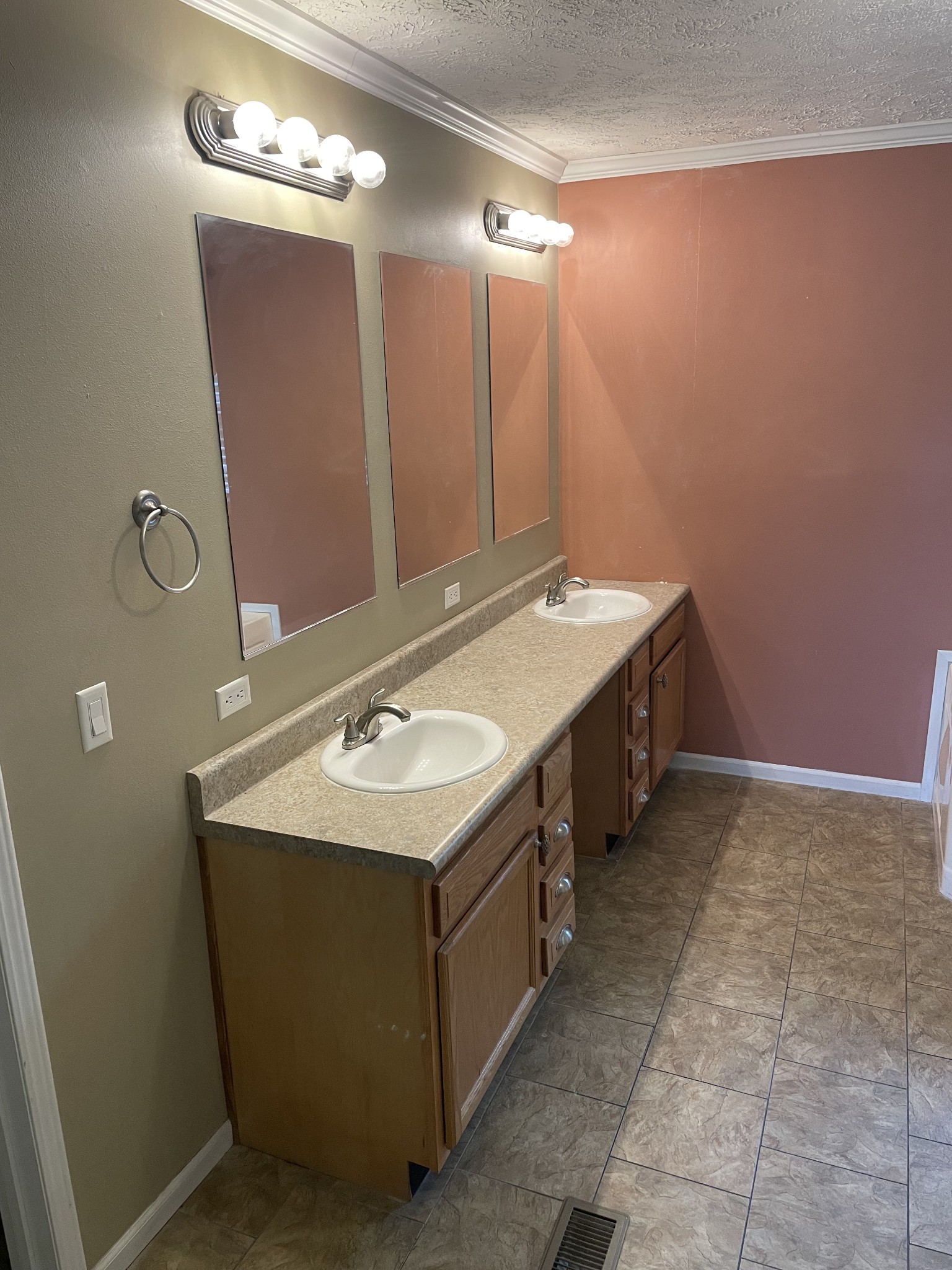379 Dady Road McEwen, TN 37101 - Photo 27 of 34 a utility room with a sink a washer and dryer