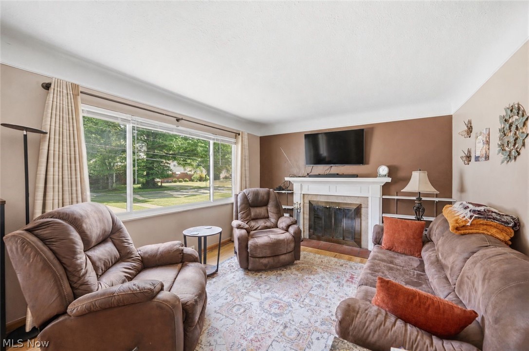 3756 Walter Road North Olmsted, OH 44070 - Photo 6 of 41